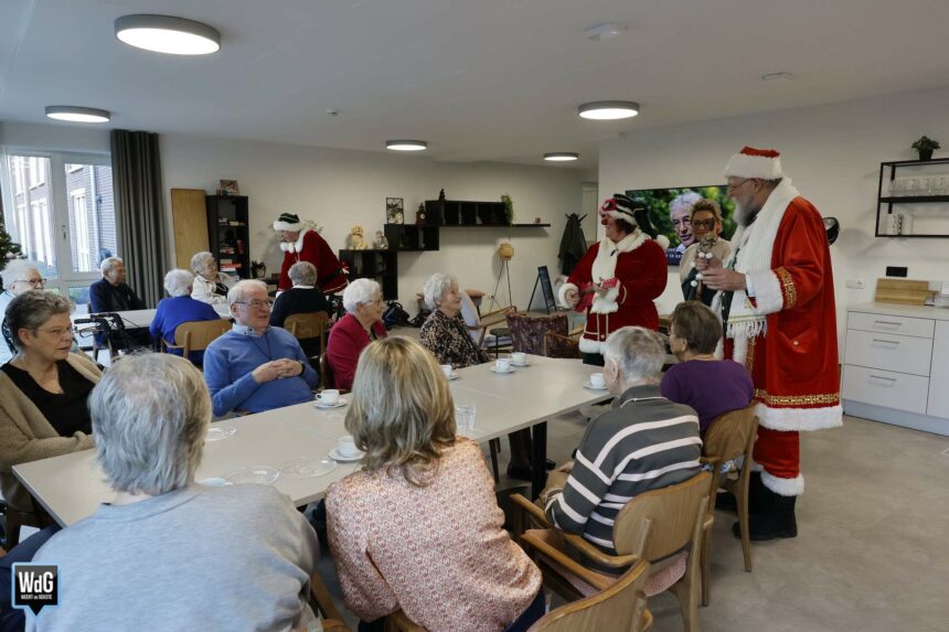 Kerstman brengt warmte en gezelligheid naar Huize Molenveld