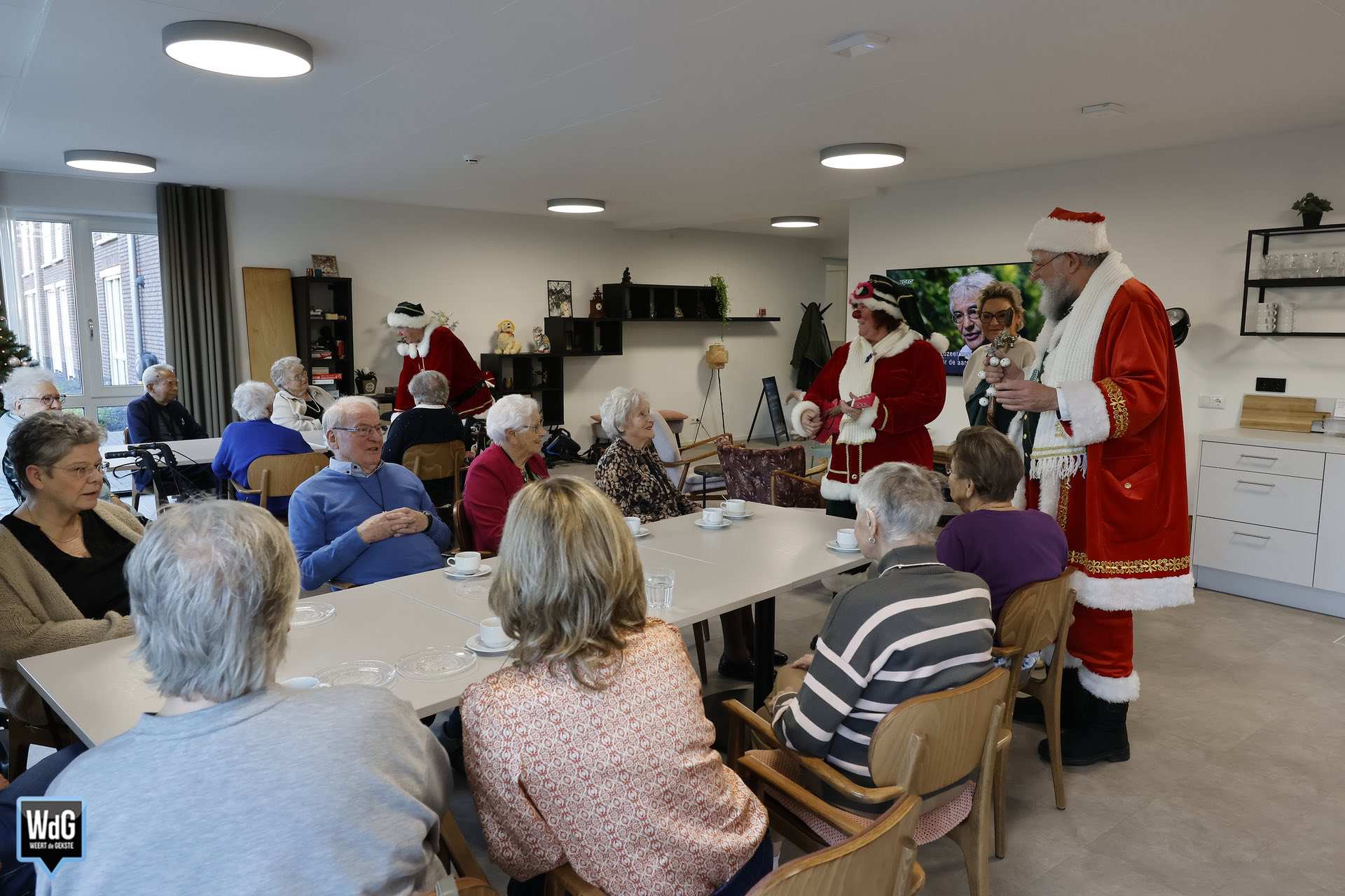 Kerstman brengt warmte en gezelligheid naar Huize Molenveld