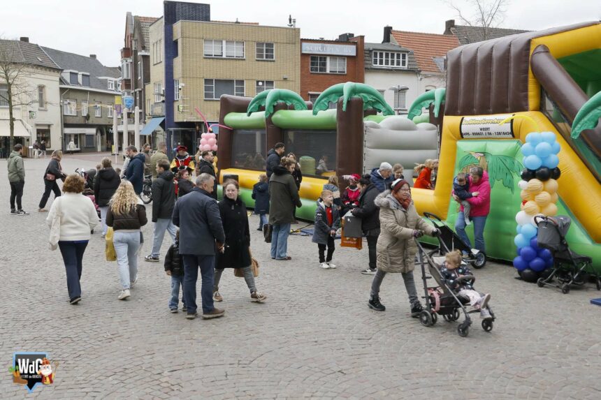 Pieten zorgen voor vrolijke sfeer tijdens koopzondag in Weert