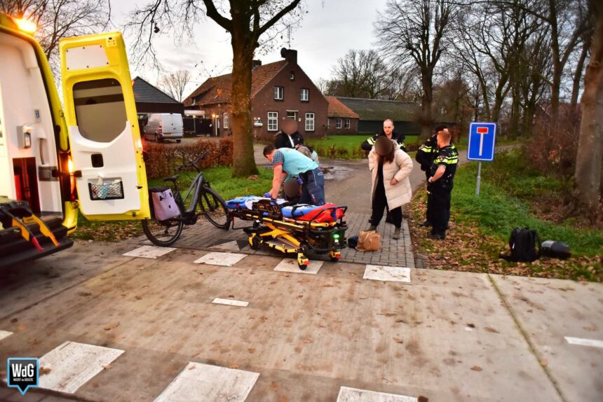 Fietsster gewond na aanrijding met scooter in Nederweert-Eind