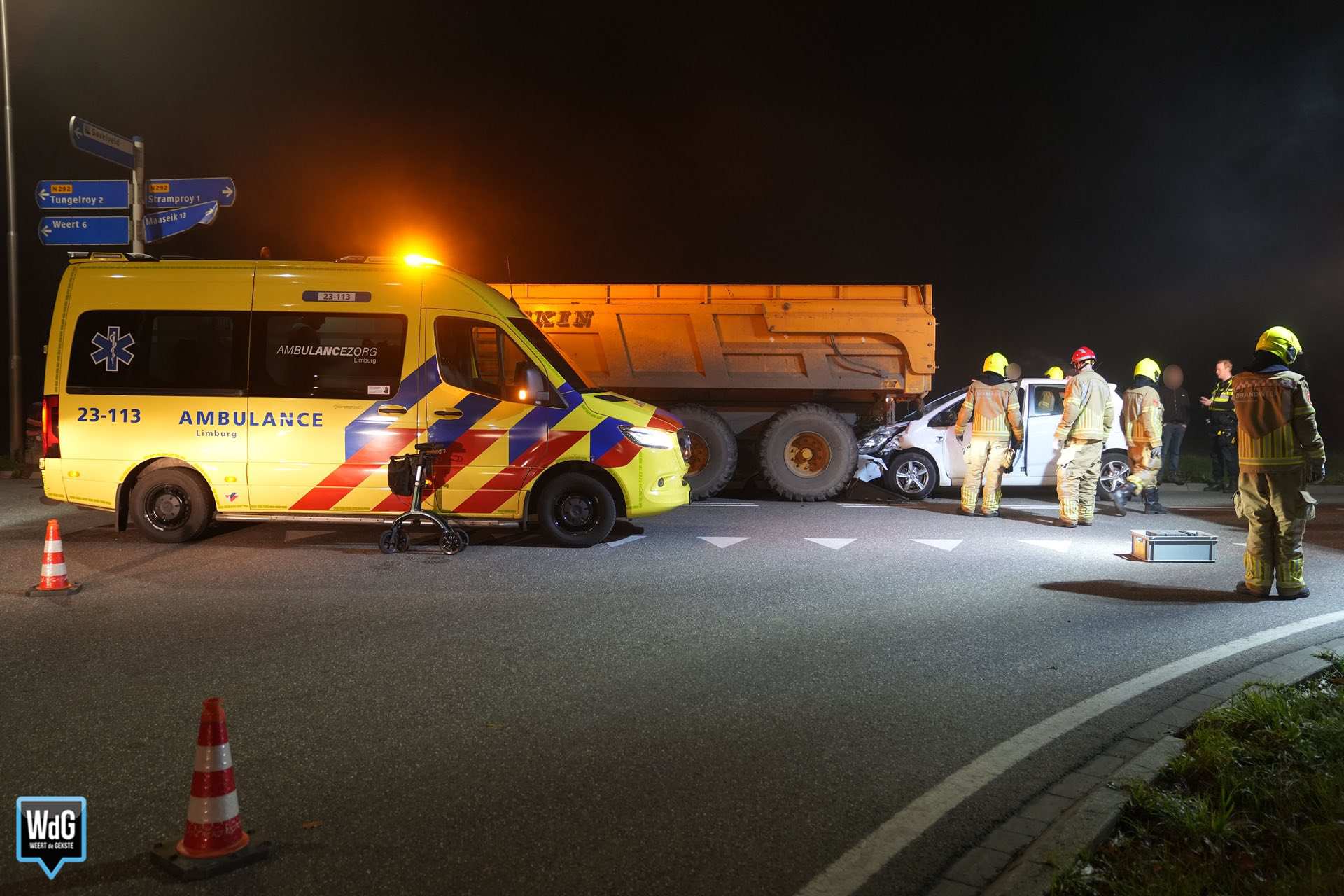 Auto botst tegen aanhanger van tractor in Stramproy