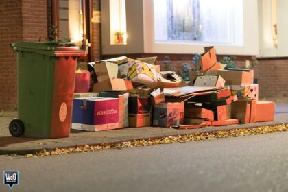 Duobak met daarnaast oud papier