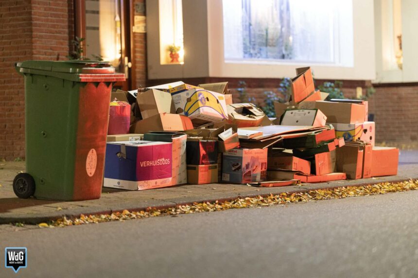 Duobak met daarnaast oud papier