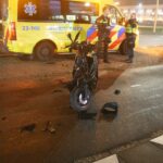 Scooterrijder naar ziekenhuis na botsing in Nederweert
