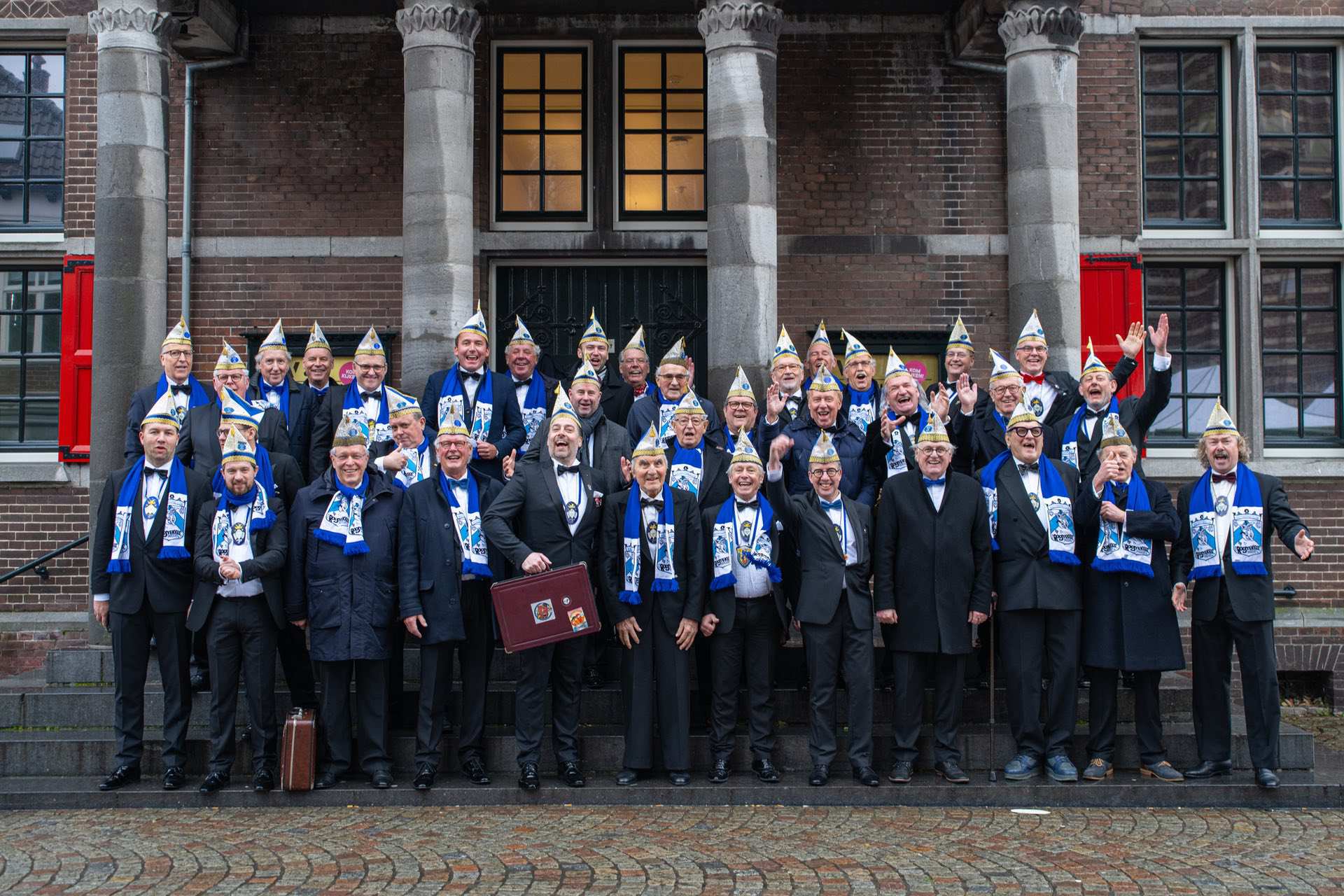 Aod Preense vieren 6×11 jaar met stadswandeling en likeurtje