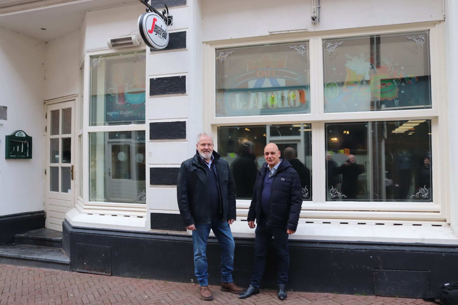 Ouderwets vastelaovendjgevoel terug in Café Apollo