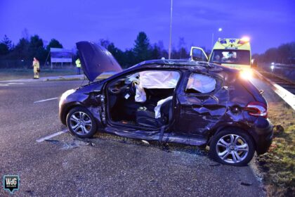Auto en vrachtwagen botsen op de Kempenweg