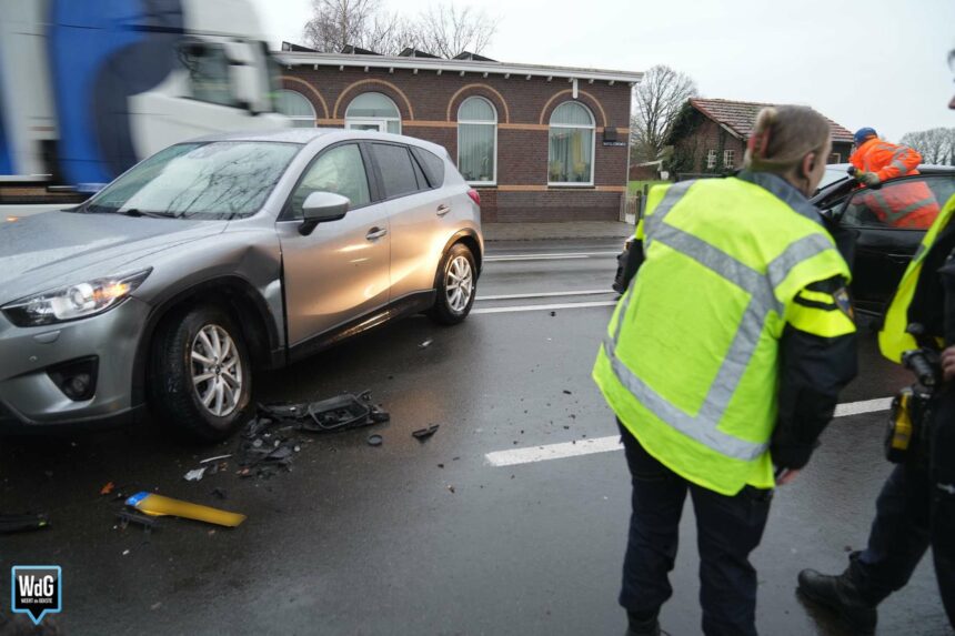 Blikschade na botsing op Napoleonsweg bij Neeritter
