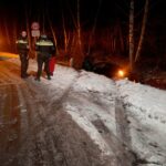 Auto glijdt de sloot in op Herenvennenweg