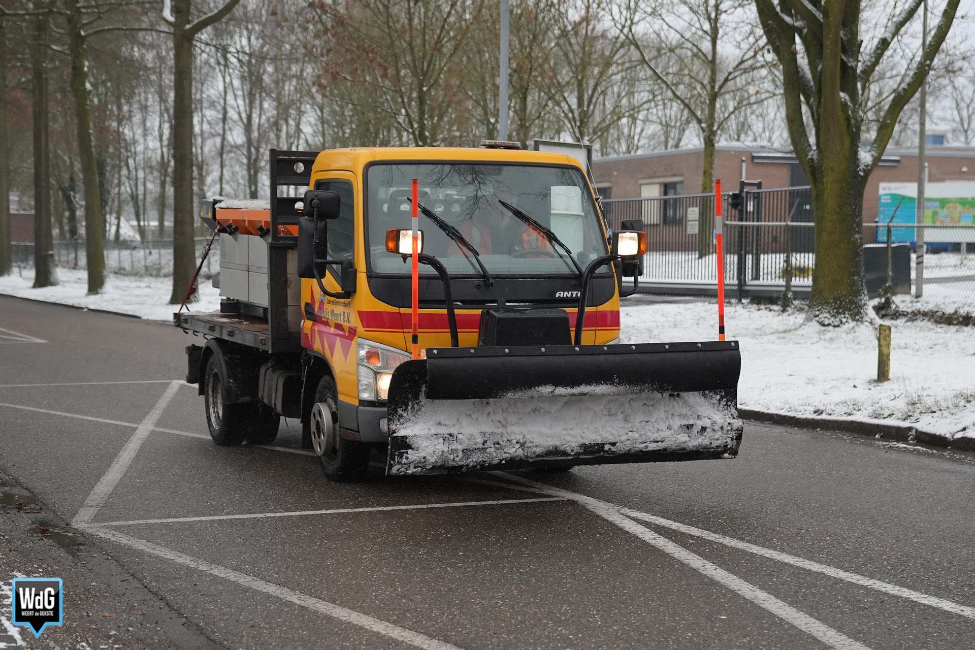 Strooi- en sneeuwschuifwagen