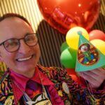 4 x 11 jaar V.V. De Einling: Nick geniet als publiek lacht om zijn creatie