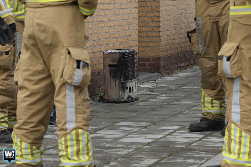 Kachel vat vlam in woning in Grathem