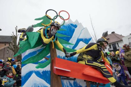 Kleurrijke Grote Rogstaekersoptocht in beeld