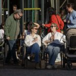 Lachende gezichten in Weert door zachte winterdag