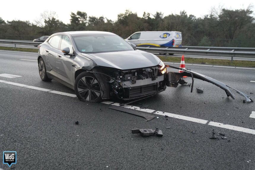 Auto's botsen op snelweg A2 tussen Budel en Weert
