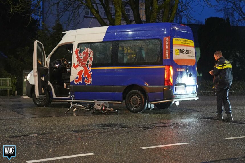 Stadsbusje botst met fietser op kruising Biest