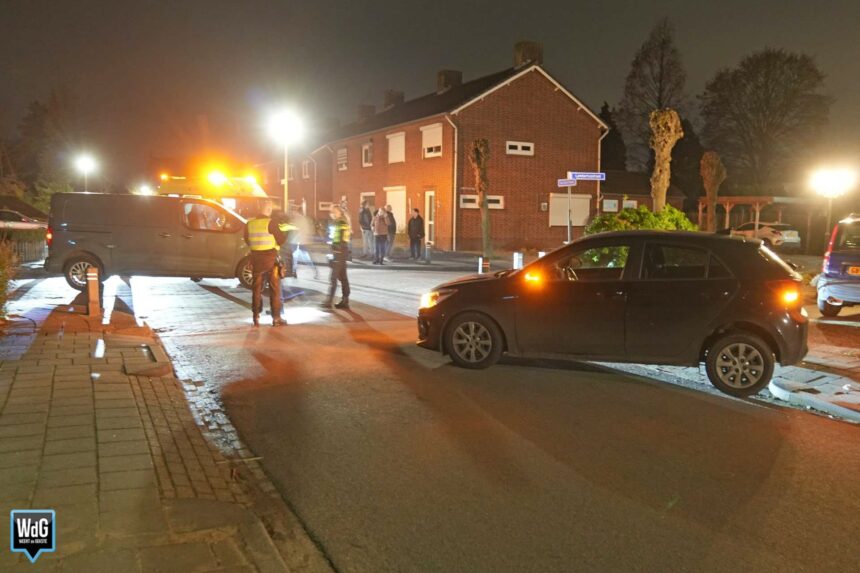 Bestelbus en auto botsen op kruising in Neeritter