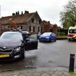 Auto's botsen op kruising in Swartbroek