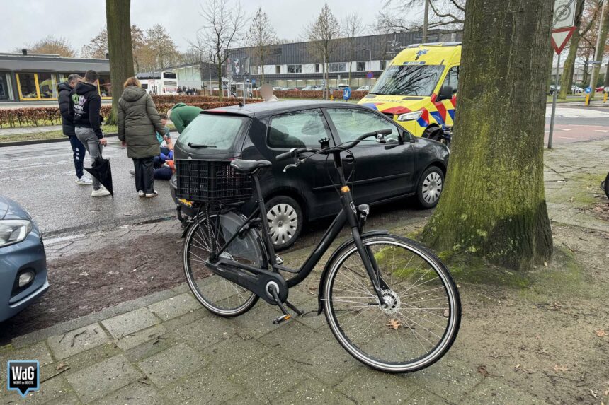 Fietser lichtgewond na val op Limburglaan