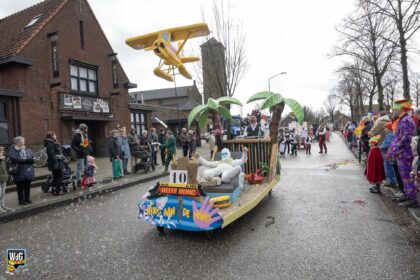 Brökwagtersoptocht trekt door de straten van Boshoven