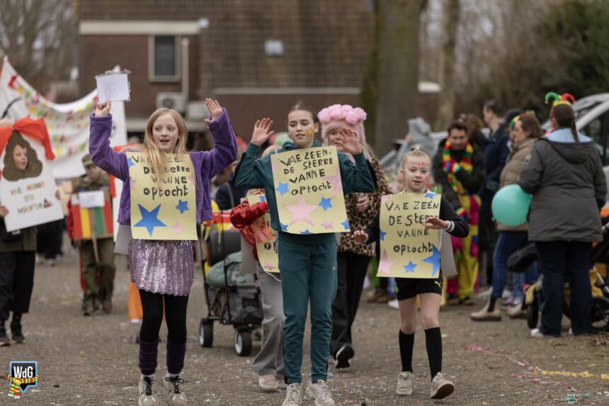 Kleurrijke scholenoptocht brengt Boshoven in feeststemming