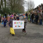Feest op Groenewoud tijdens optocht Aan de Bron