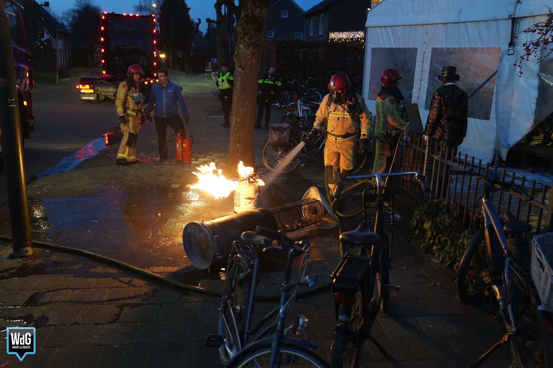 Terrasverwarmer bij feesttent in Maarheeze vat vlam