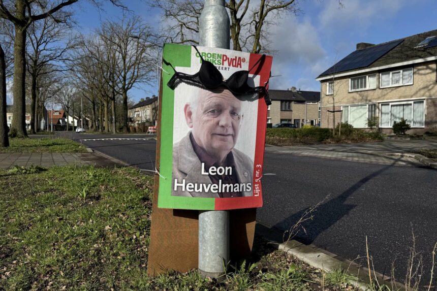 Beha’s aan verkiezingsborden in Weert door actie Dolle Mina’s