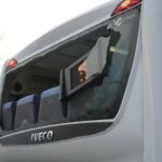 Touringcar botst met lijnbus op P+R-terrein in Maarheeze