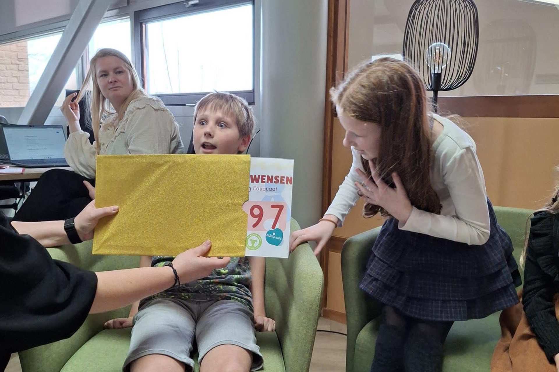 Leerlingen Eduquaat halen €17.000 op voor Stichting Haarwensen