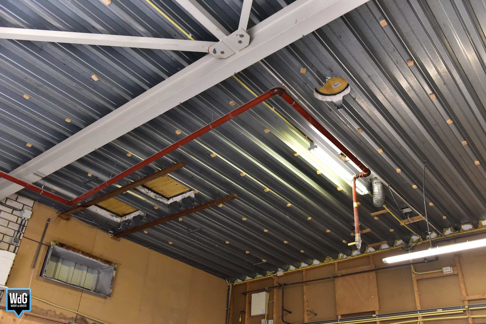 Rookontwikkeling bij dakwerkzaamheden in Nederweert