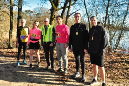 Hardlopers genieten van HEMA Volksloop onder lentezon