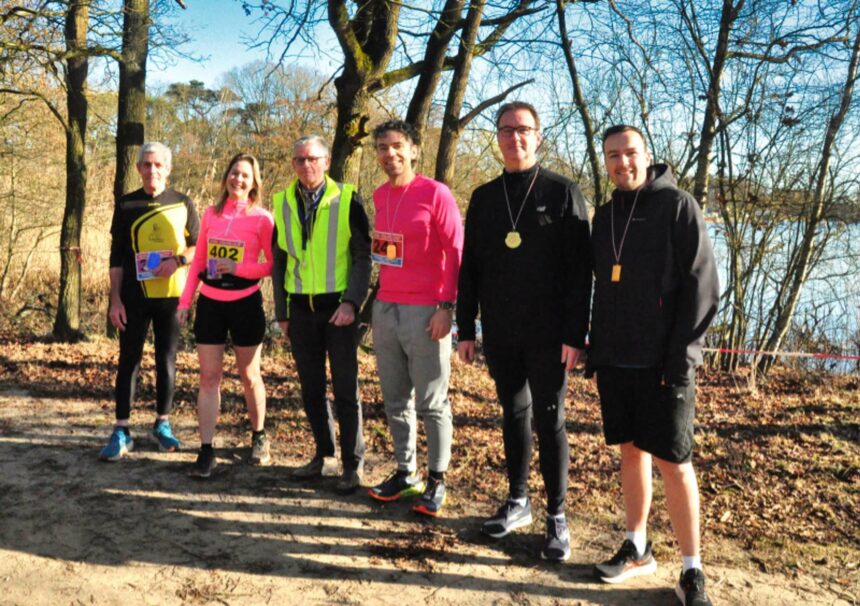 Hardlopers genieten van HEMA Volksloop onder lentezon