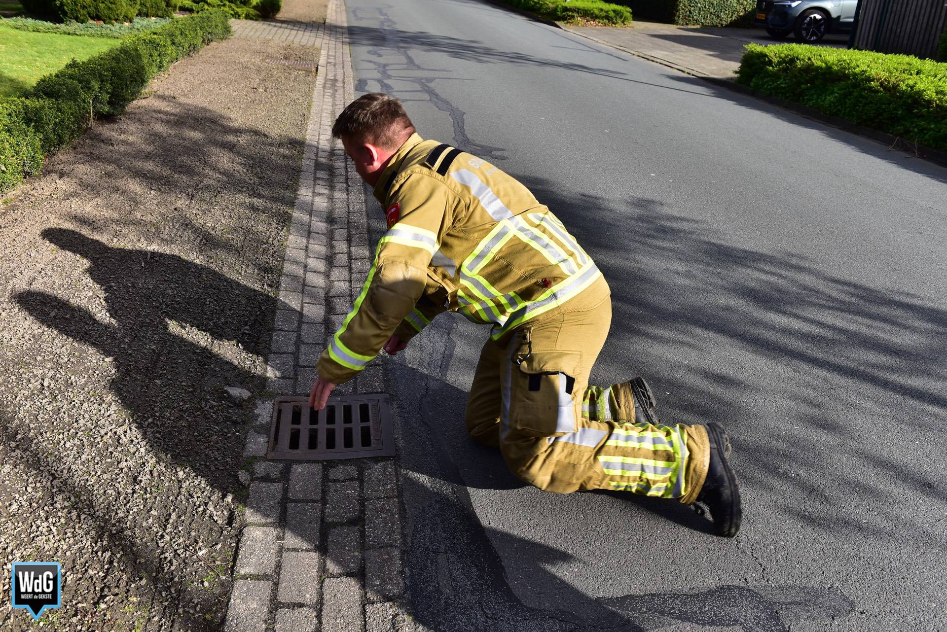 Brandweer onderzoekt benzineachtige lucht in Nederweert-Eind