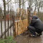 Vrijwilligers trotseren de regen tijdens NLdoet in Luuëkerpârk