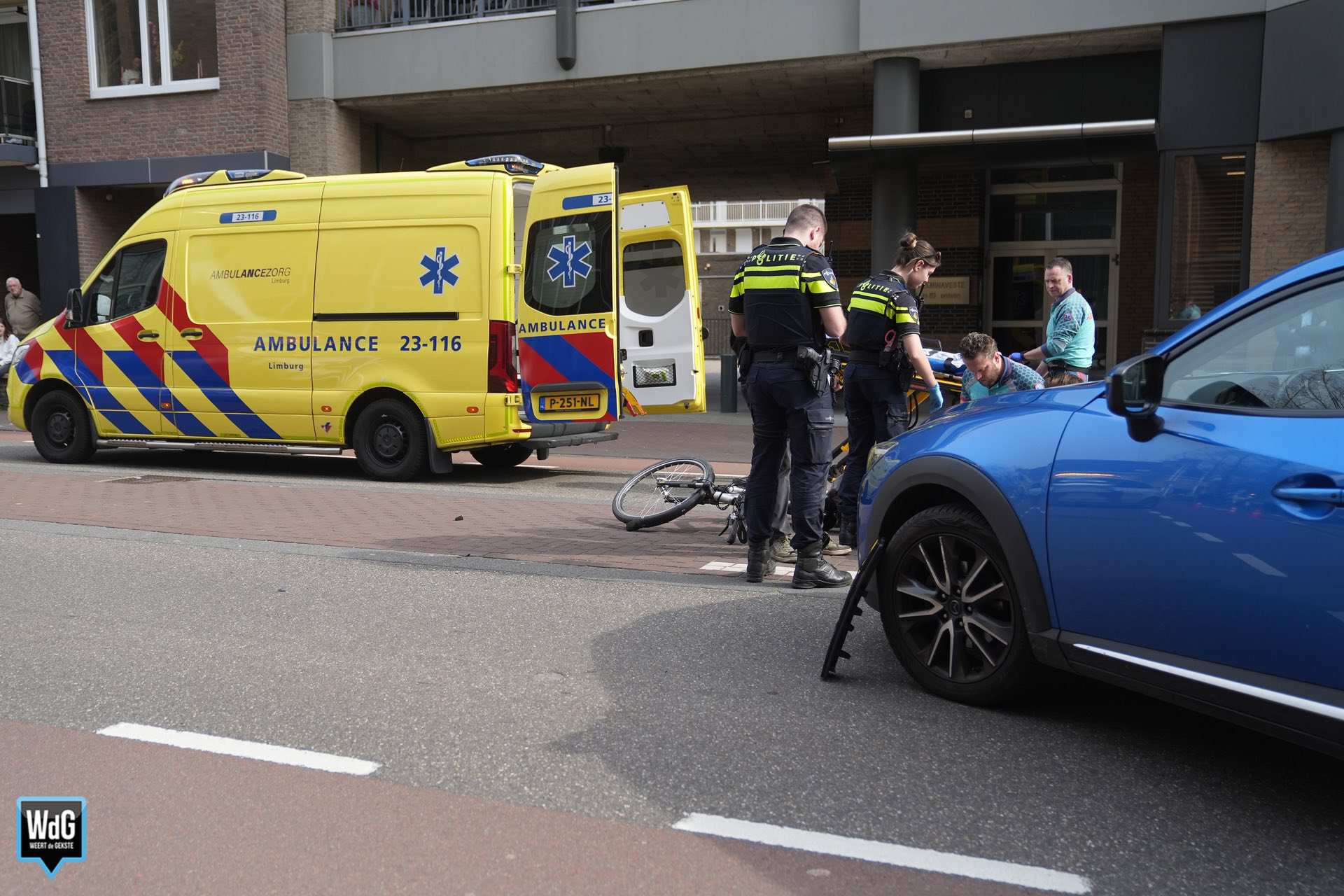 Fietser gewond na aanrijding op Driesveldlaan