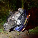 Auto mist bocht en komt op zijkant tot stilstand in Heythuysen