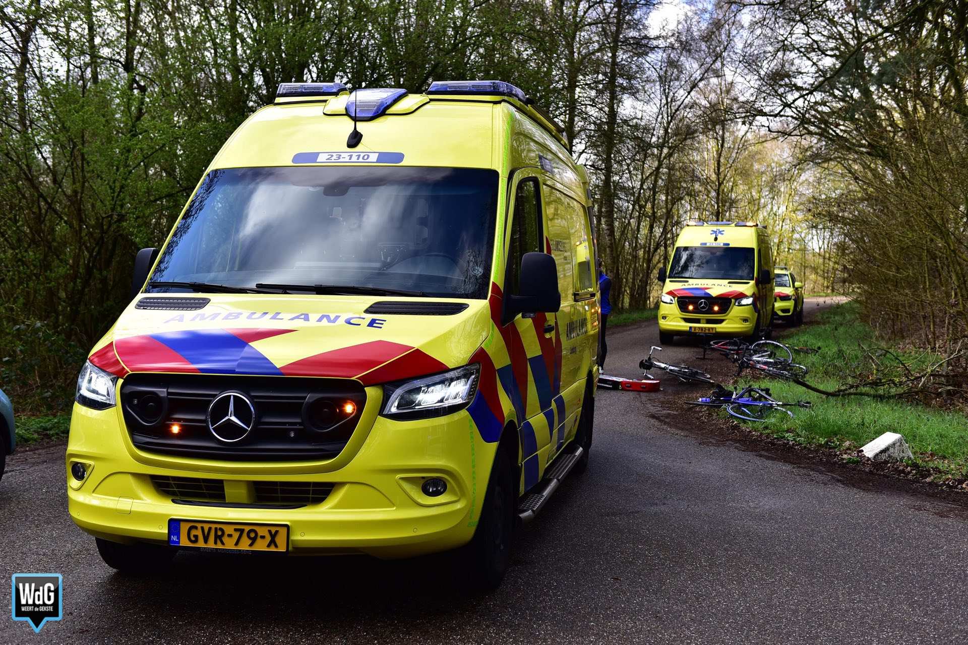 Wielrenner zwaargewond na botsing met auto in Leveroy