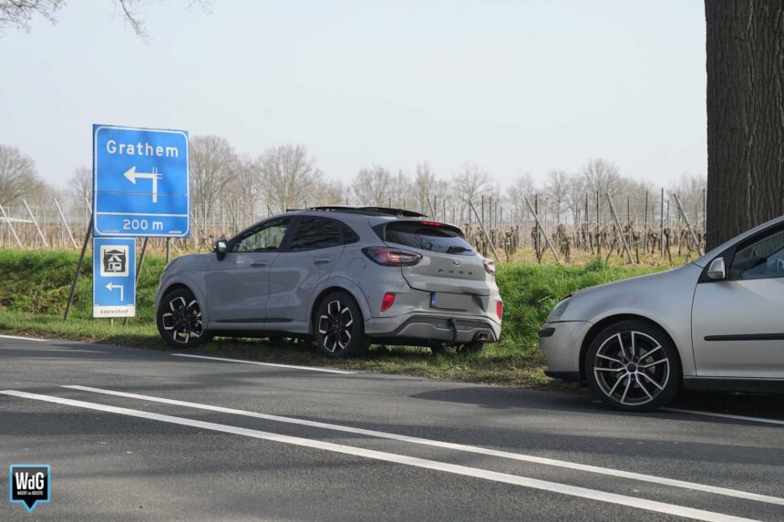 Kop-staartbotsing op Napoleonsweg Zuid bij Grathem