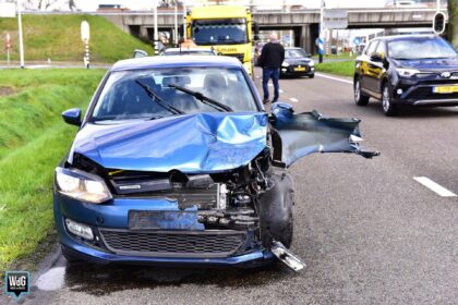 Ongeval met auto's op Ringbaan-Noord zorgt voor flinke schade