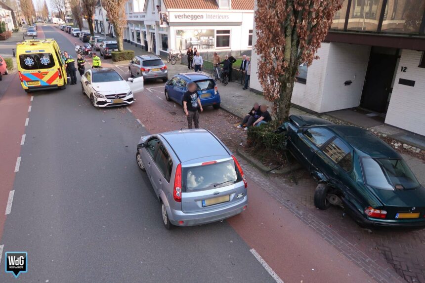 Meerdere auto’s betrokken bij ongeval op Roermondseweg