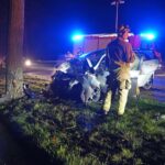 Auto botst frontaal tegen boom op Roermondseweg