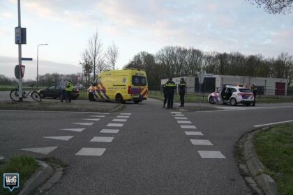 Auto en fietser botsen bij oversteek Savelveld in Stramproy