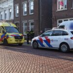 Fietsster botst tegen openslaande deur bestelbus op Maaspoort