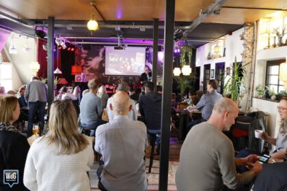 Gezellig druk bij Peters Platen Parade in Theater de Huiskamer