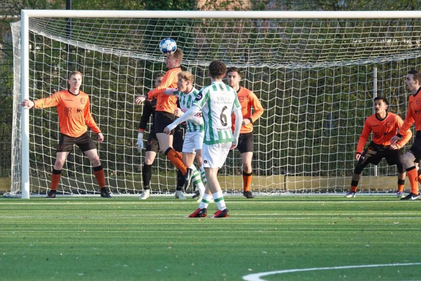 Koploper Achilles laat SV Laar met 0-4 in het zand bijten