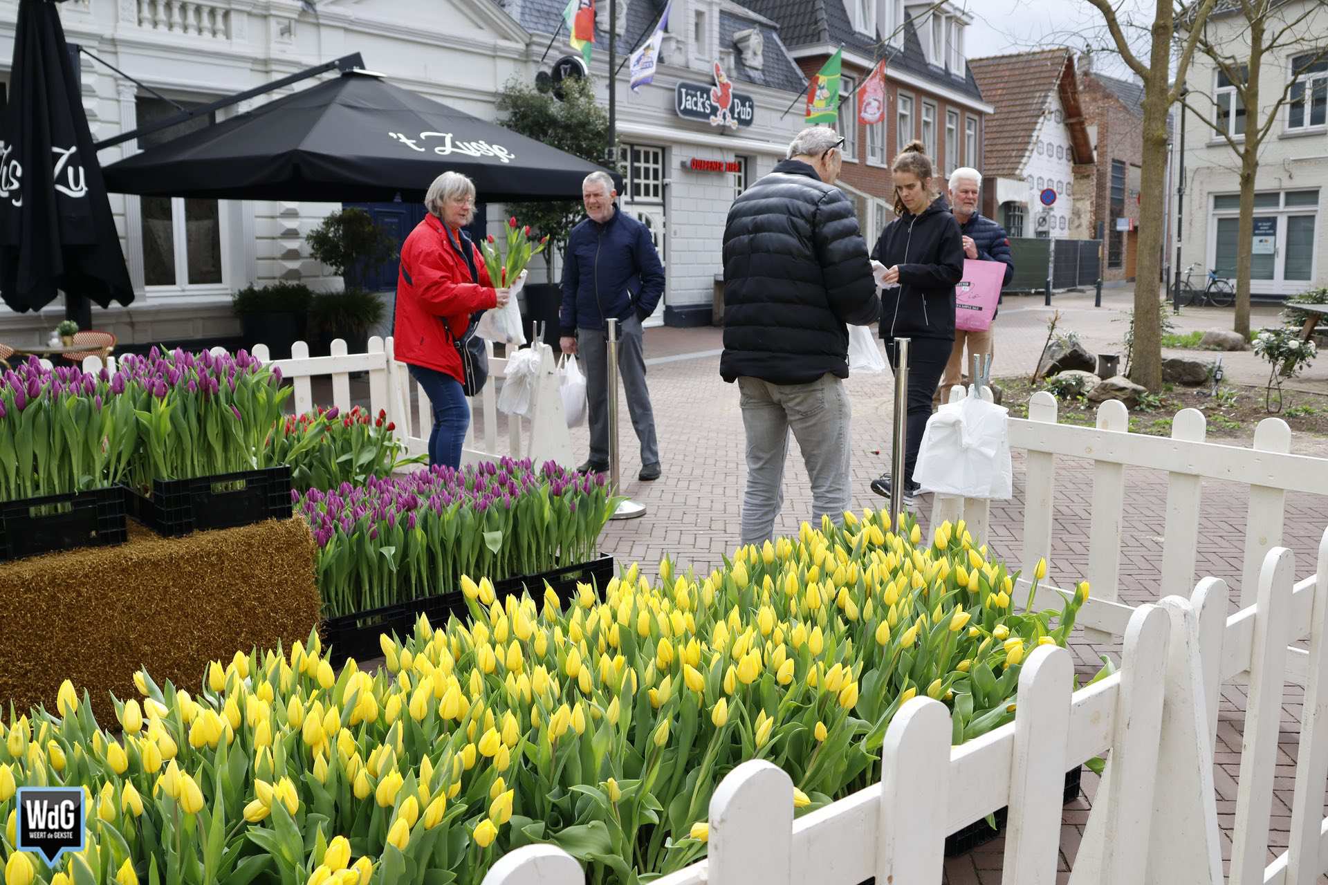 Voorjaarsmarkt en gratis tulpen tijdens koopzondag in Weert