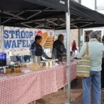 Gezellig drukke weekmarkt in beeld