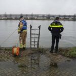 Brandweer en politie zoeken naar voorwerp in haven Industriekade