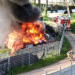 Vrachtwagenbrand op voormalige scheepswerf in Weert